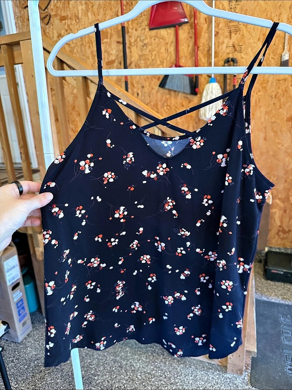 Kaileigh Floral Tank Top in Blue Size Large Like New